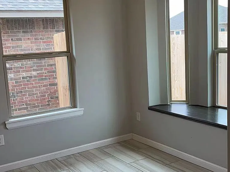 18216 Sunny Stone Ln — Photo 3