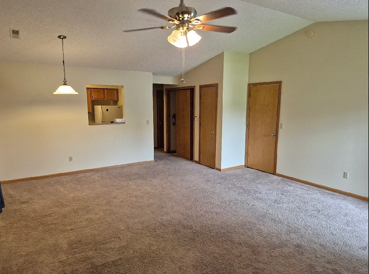 2 bed, 1080 sqft, $1,400 — Photo 3