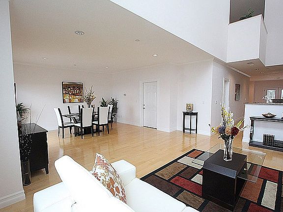 4th image of 295 Oakridge Dr