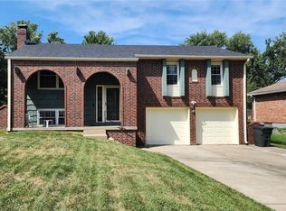 2901 NW Castle Dr, Blue Springs, MO 64015