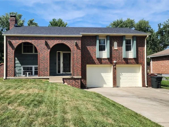 2901 NW Castle Dr, Blue Springs, MO 64015