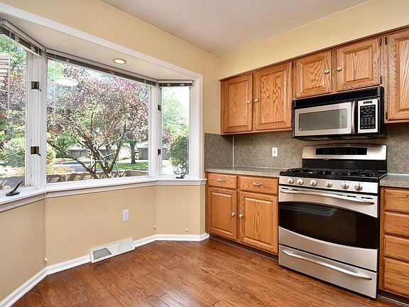 4th image of 3499 Eagle Bluff Dr NE