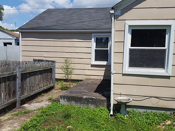 2nd image of 2930 Lombardy Ave