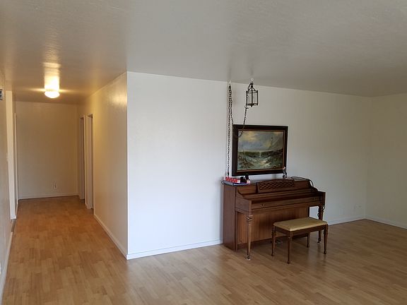 5th image of 472 Juana Ave