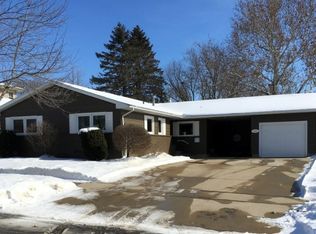 1204 11th St, Grundy Center, IA 50638
