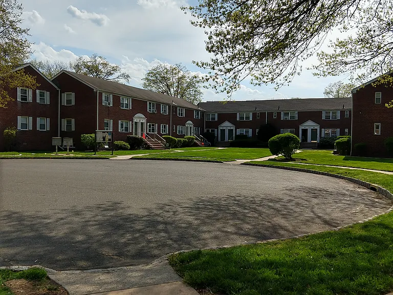 30B Carolyn Ter — Photo 3