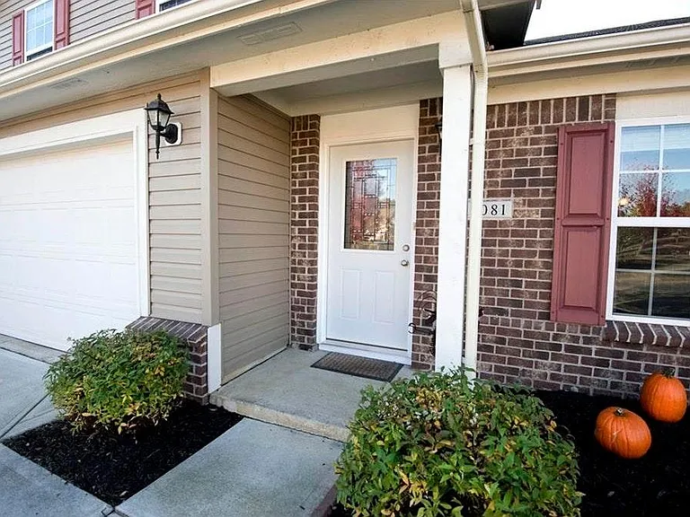 11081 Sanders Dr — Photo 2