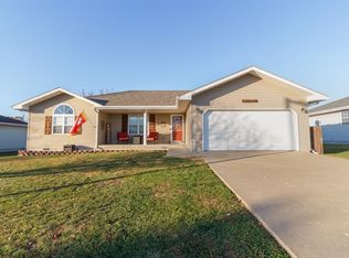 1509 Nathaniel Dr, Lebanon, MO 65536