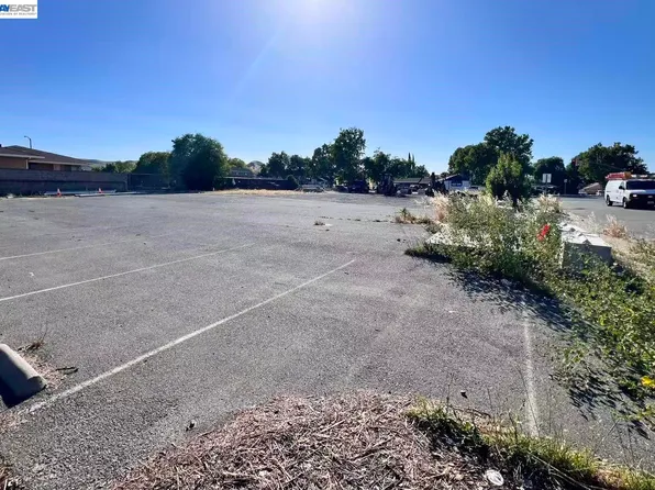 3745 Railroad Ave, Pittsburg, CA 94565