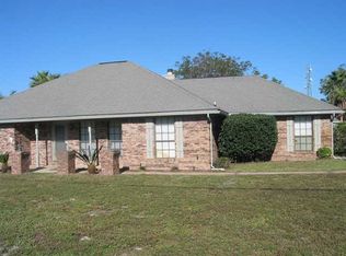 220 Wynnehaven Beach Rd, Mary Esther, FL 32569