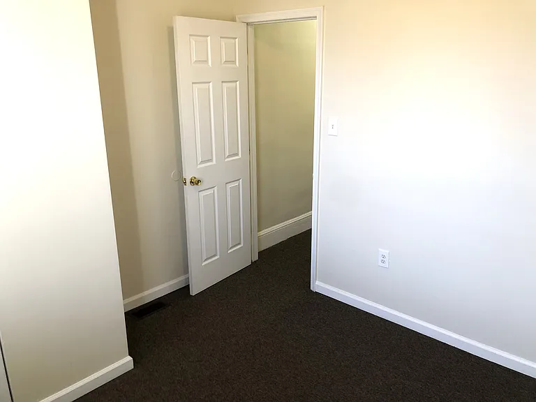 1323 N Allison St — Photo 32