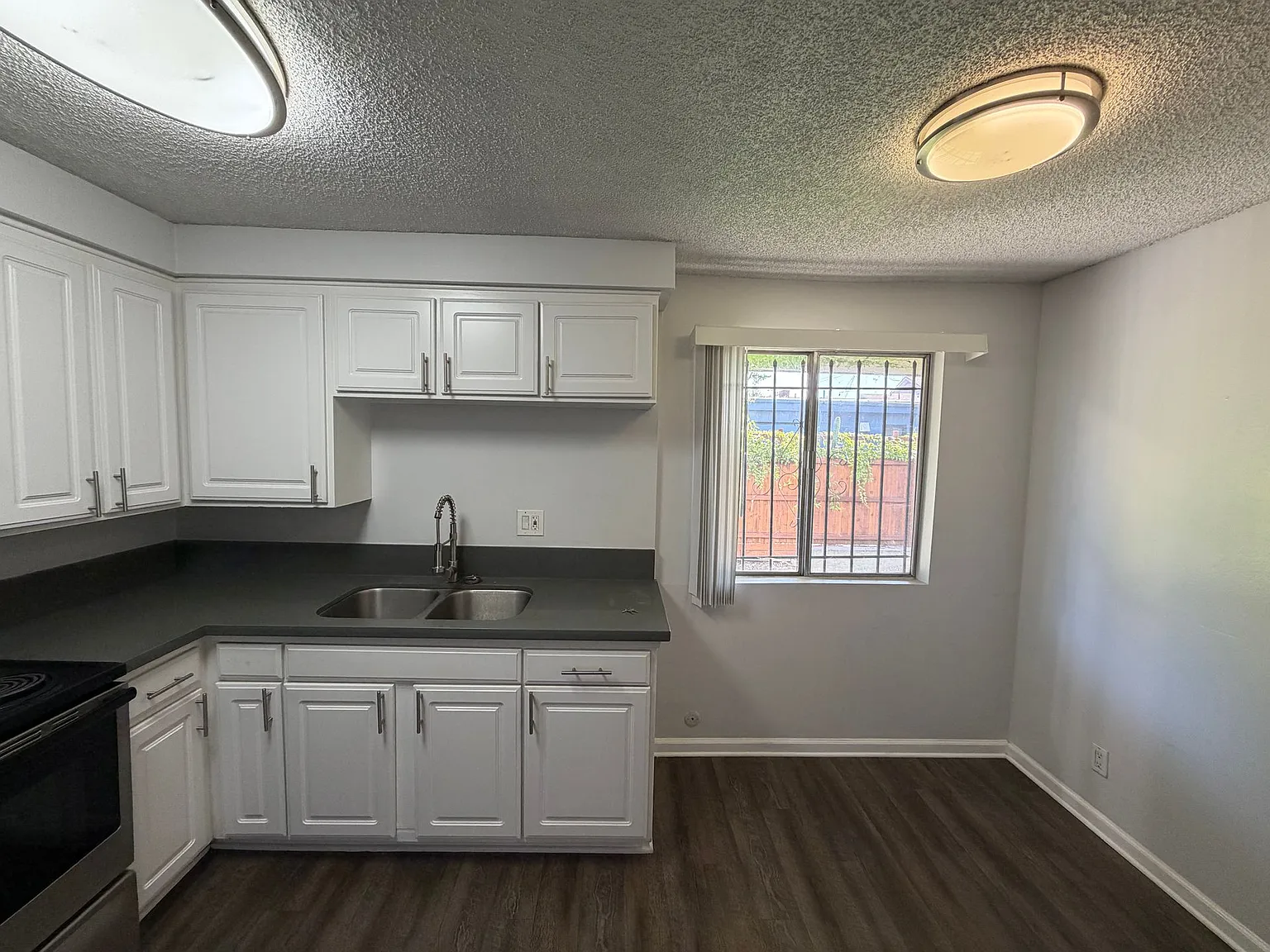 2515 Ocean View Ave — Photo 3