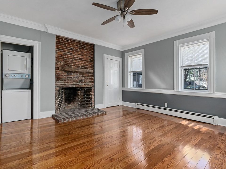 1st image of 13 Carlton St #1