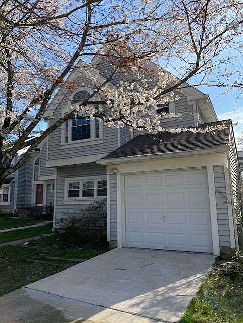 Front view with garage