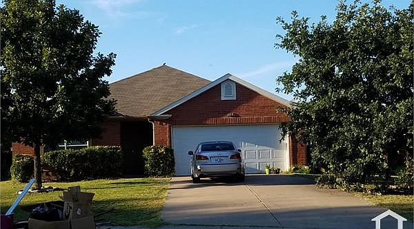 1st image of 809 Creekside Dr