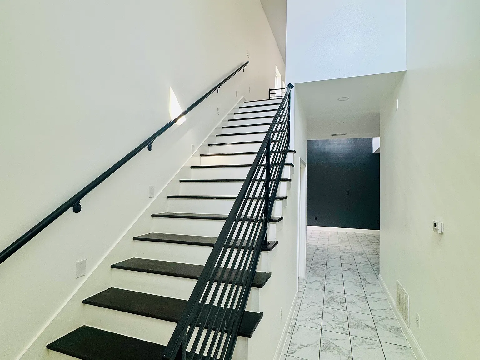 3 bed, 2813 sqft, $3,200 — Photo 4