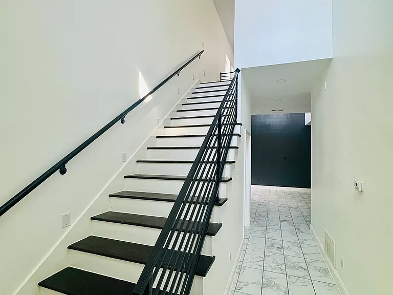 2906 Jim St — Photo 4