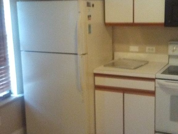 3rd image of 152 Lakeside Cir