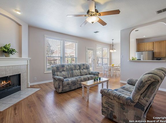 3rd image of 2806 Encino Frst