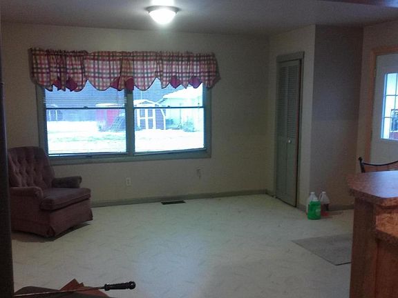 5th image of 2740 W Lincoln Ave