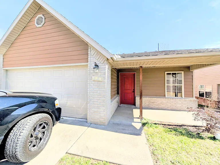 2944 W Old Farmington Rd — Photo 25