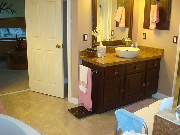 5th image of 123 Hollingwood Dr