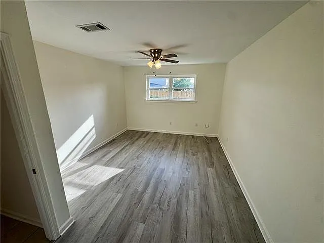 2604 Longwood Dr — Photo 7