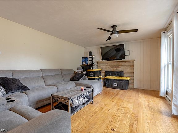 3rd image of 2251 Robinhood Dr