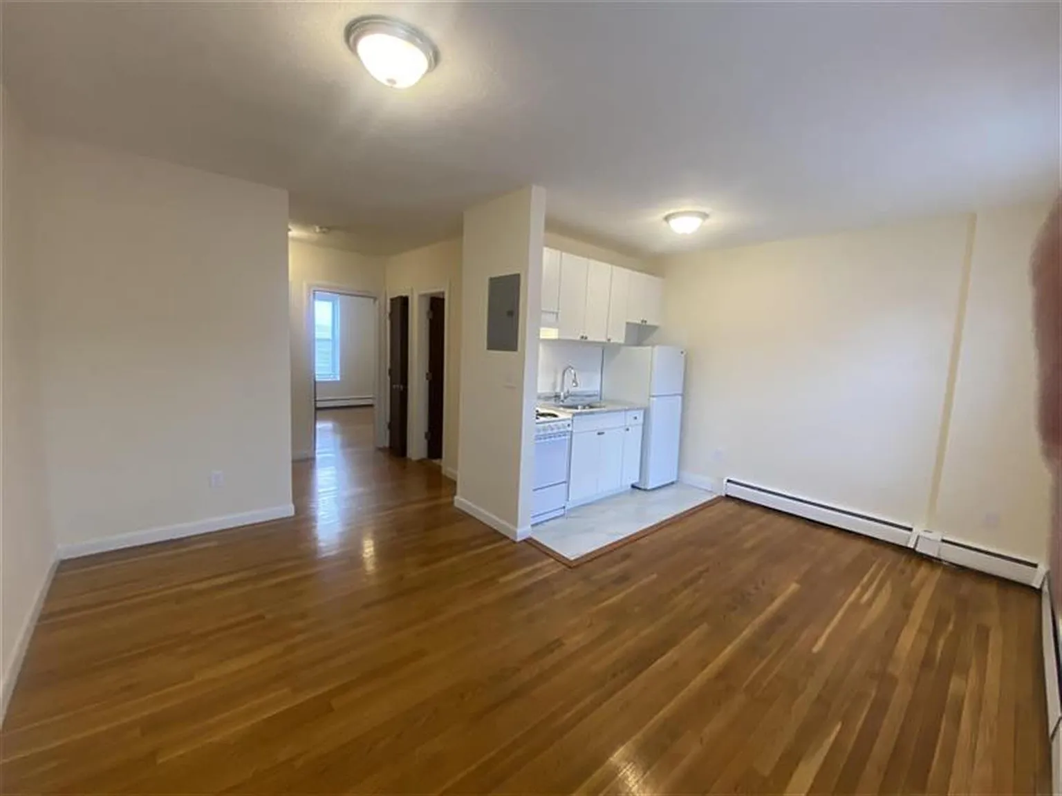1 bed, 450 sqft, $2,100 — Photo 2
