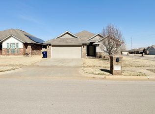 9401 NW 87th St, Yukon, OK 73099