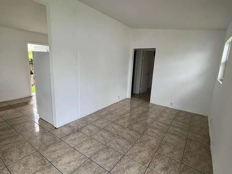 1524 NW 42nd St — Photo 9