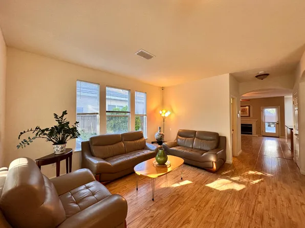 9809 W Taron Dr, Elk Grove, CA 95757