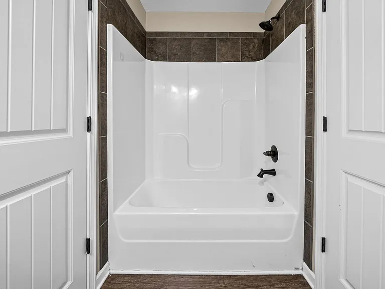 148 Center Pointe Dr — Photo 23