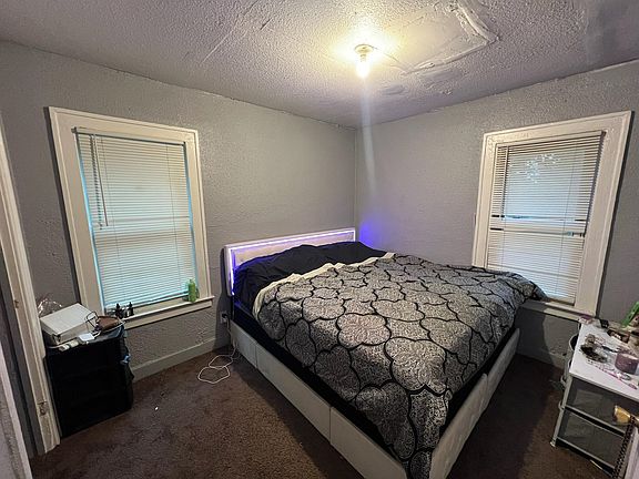 4th image of 19225 Conley St