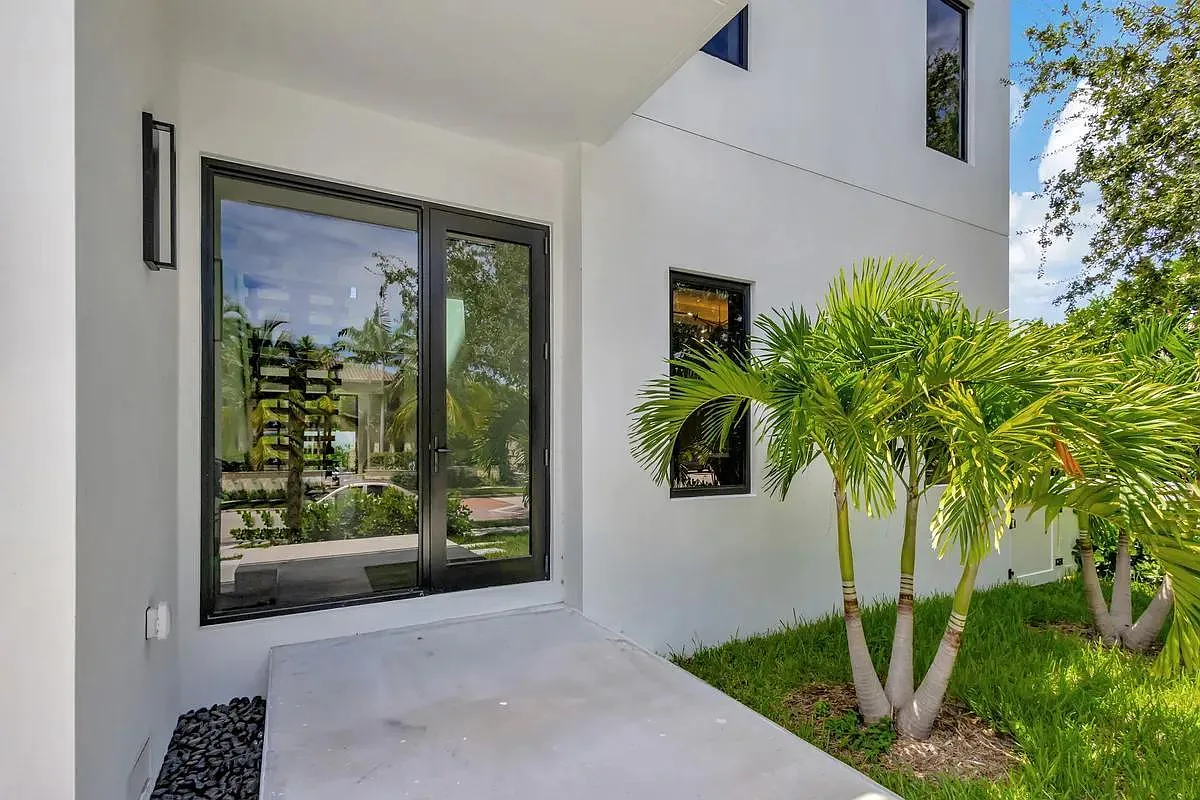 4 bed, 5.5 bath, 4617 sqft, $22,000 — Photo 4