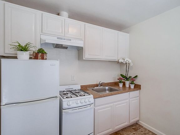 2nd image of 1975 Missouri St APT 4