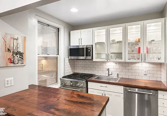 3rd image of 233 W 21st St APT 1B