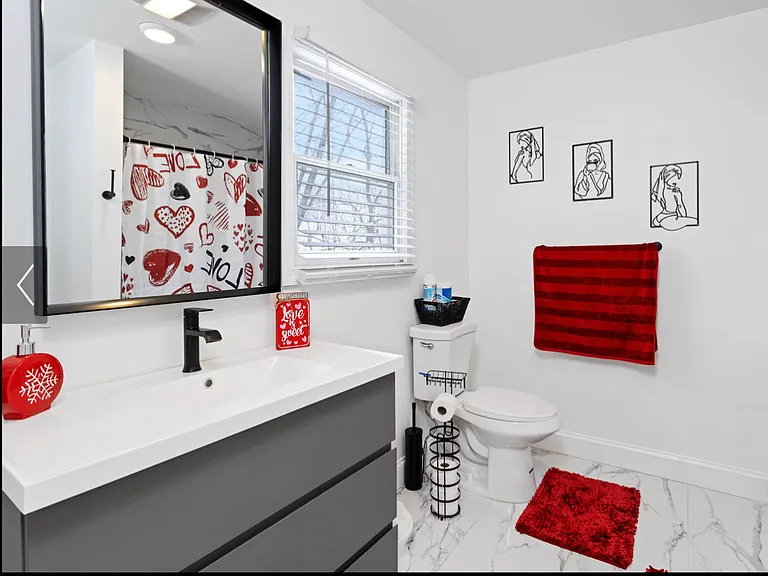 18 Grandview Ave #1 — Photo 4