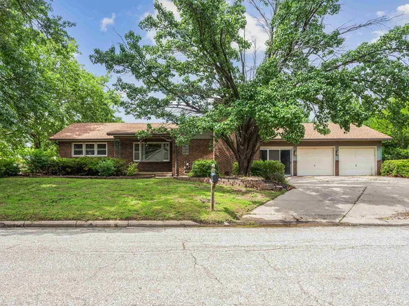 300 E Greenway St, Derby, KS 67037