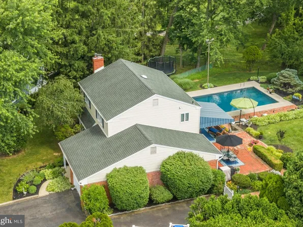 217 Hemlock Ln, Springfield, PA 19064