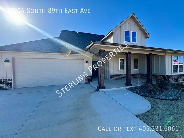 4 bed, 2370 sqft, $2,895 — Photo 2