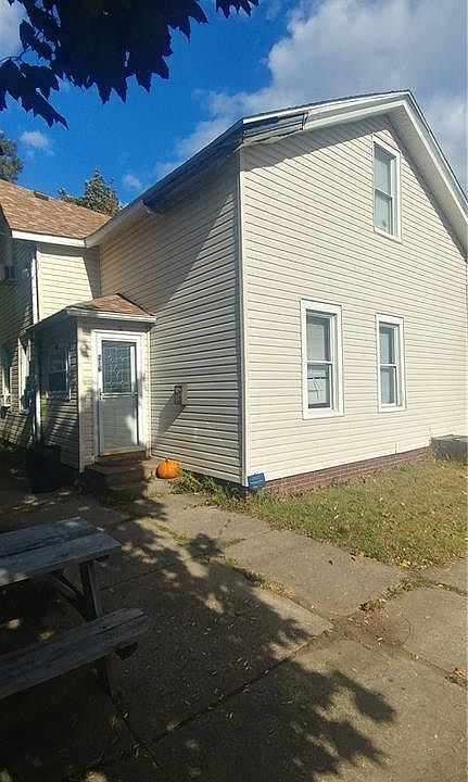 2nd image of 216 E 3rd St