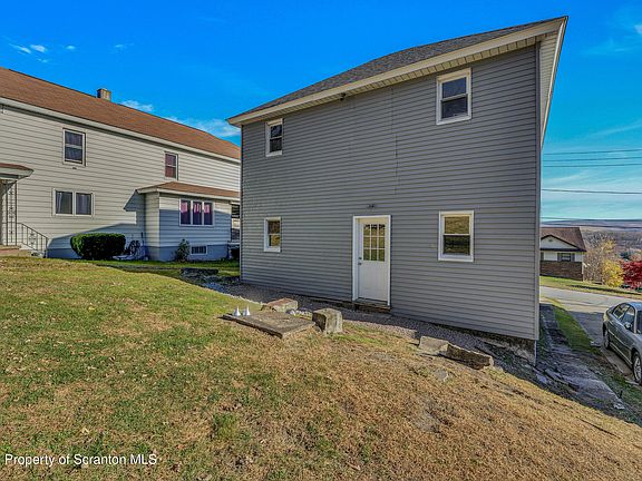 5th image of 903 Throop St