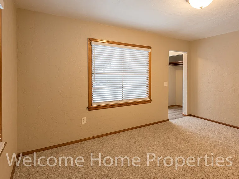318 SE 6th St — Photo 3