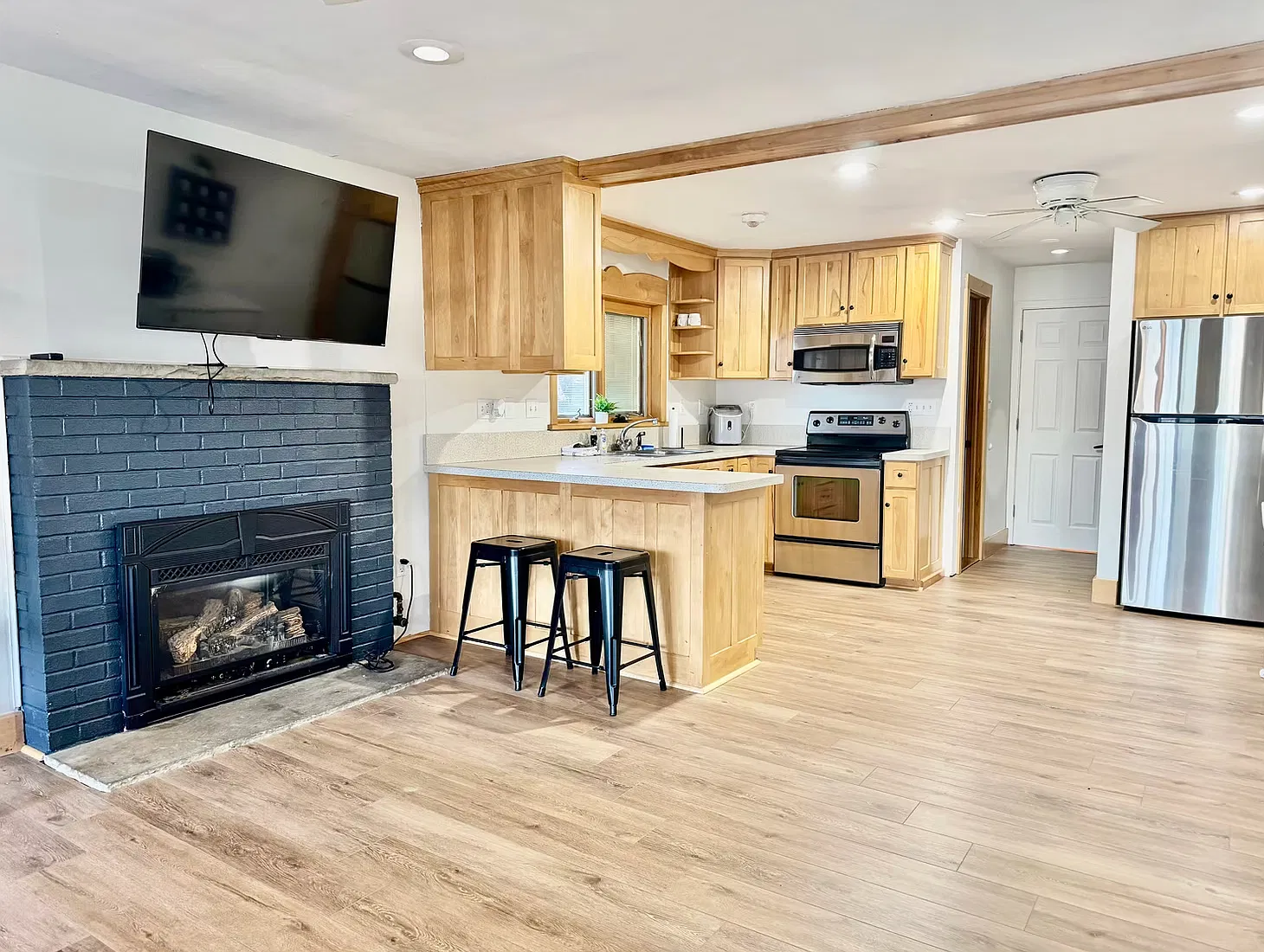 3 bed, 2619 sqft, $2,500 — Photo 2