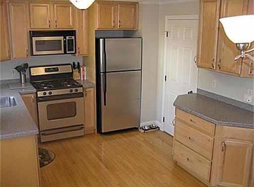 3rd image of 30 Merrimack Meadows Ln