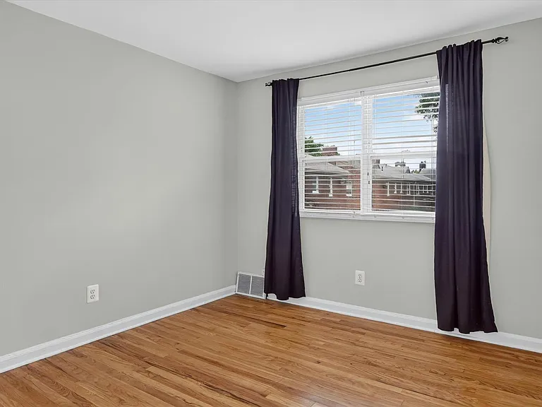 3284 Coolidge Hwy — Photo 20