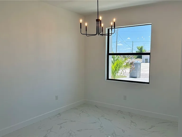 1208 NW 25th Pl — Photo 5