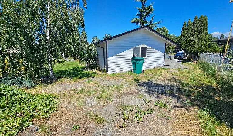 2400 Carpenter St — Photo 23