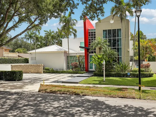 16581 NW 84th Ave, Miami Lakes, FL 33016